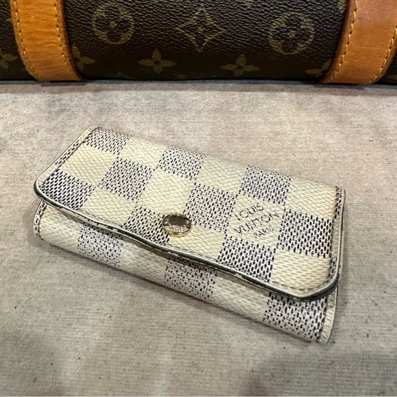 Louis Vuitton 4 key holder - Picture 1 of 8